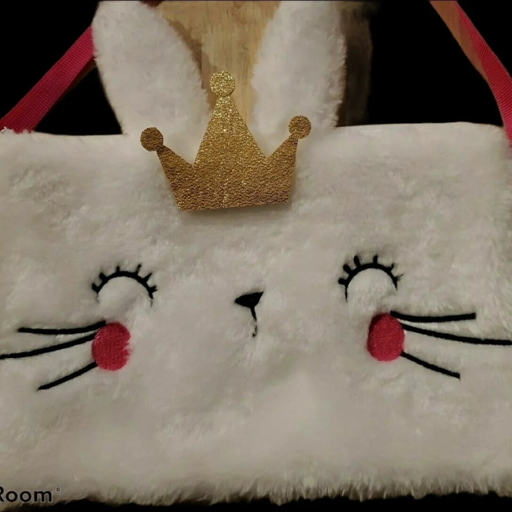 ⭐HP⭐ - NWT - White Furry Bunny Purse